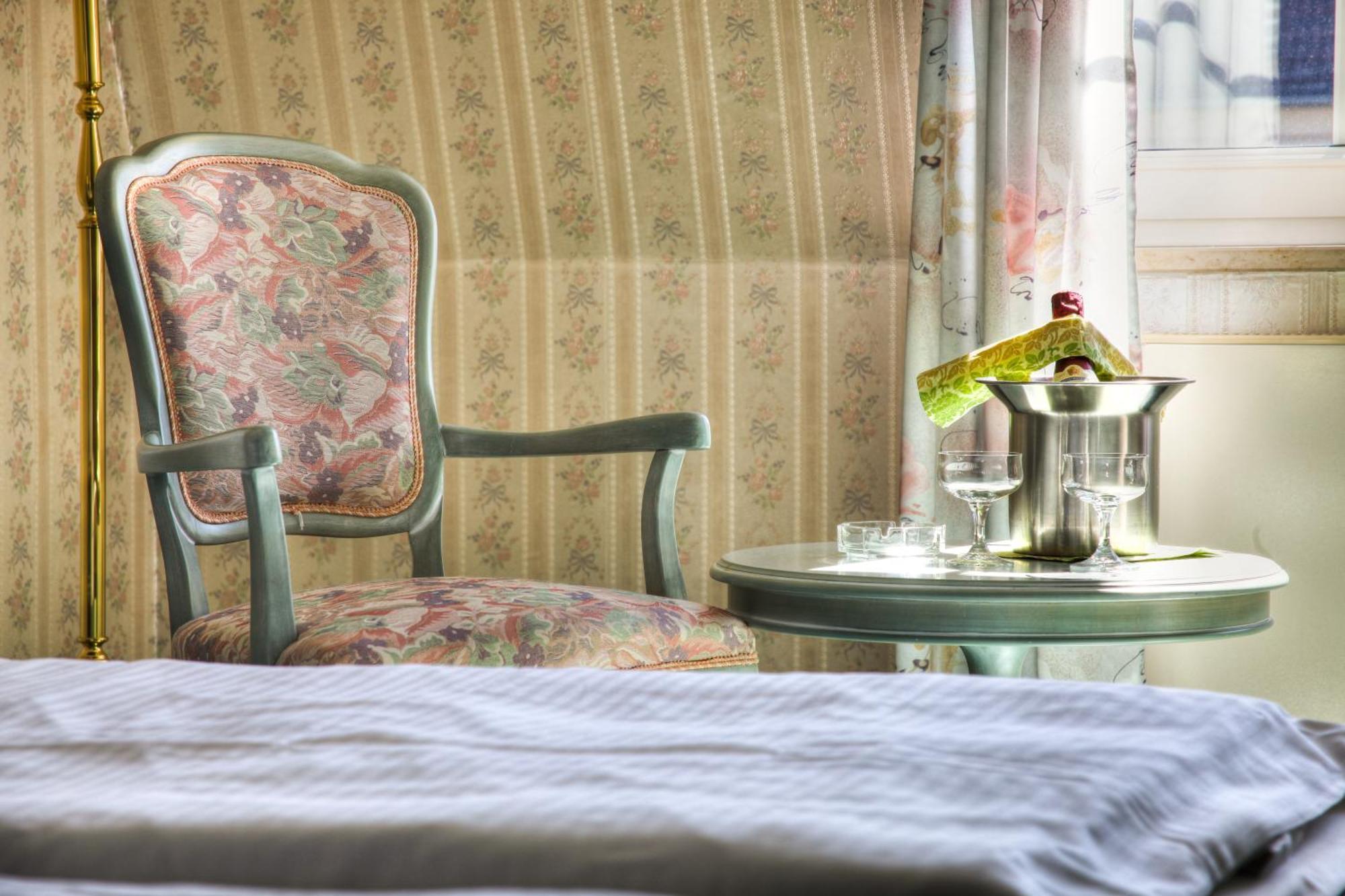 Hotel Am Markt Altentreptow ภายนอก รูปภาพ