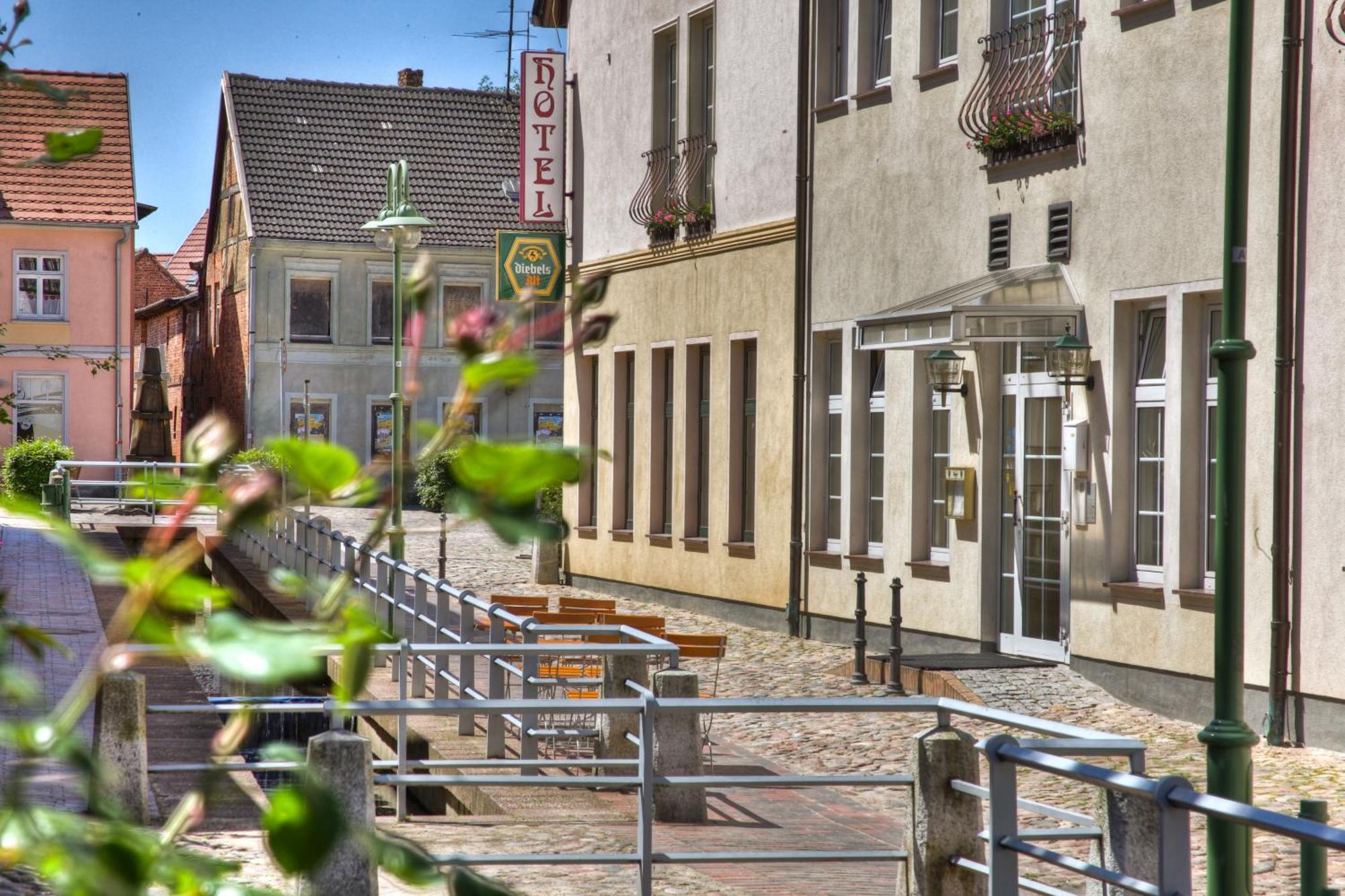 Hotel Am Markt Altentreptow ภายนอก รูปภาพ