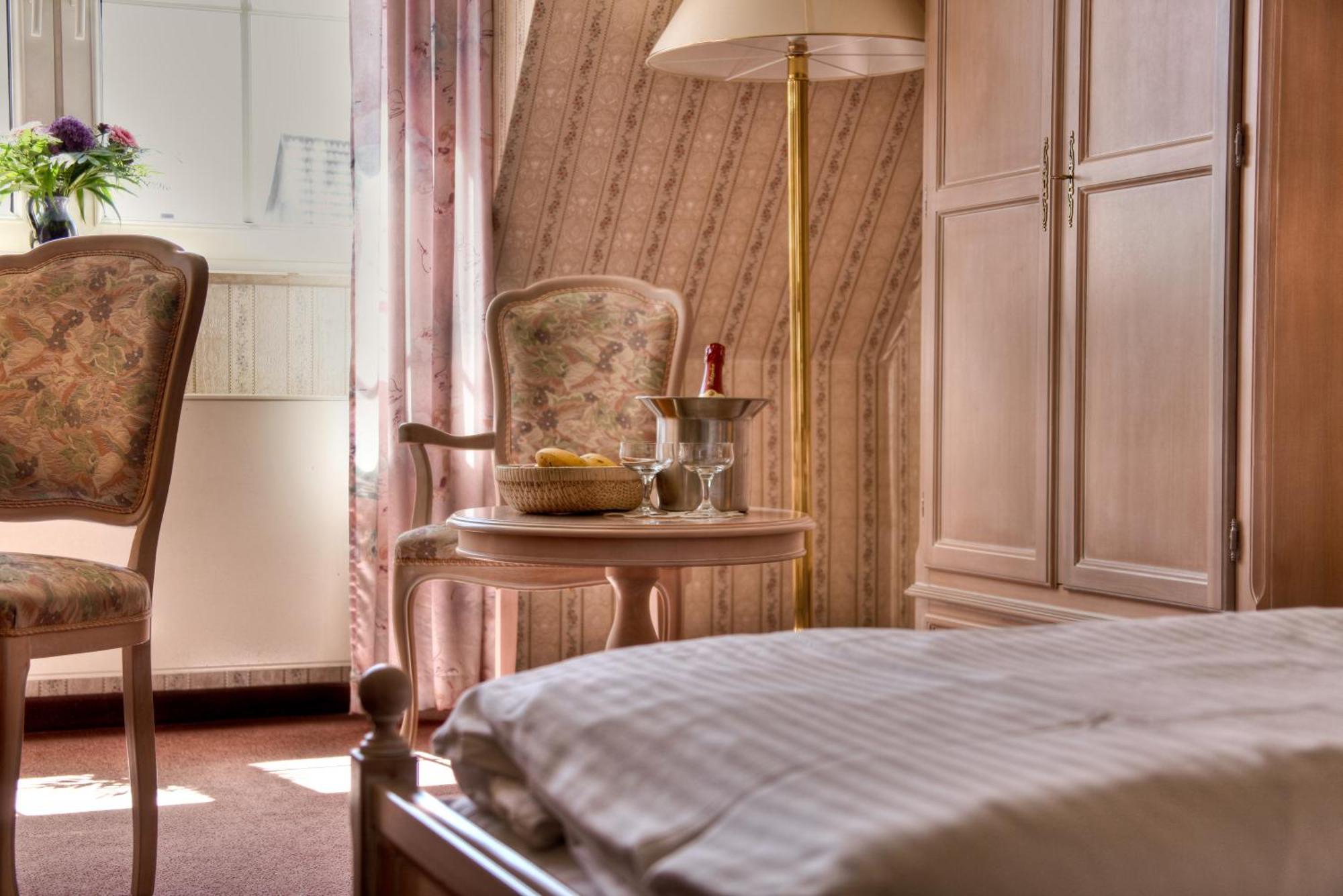 Hotel Am Markt Altentreptow ภายนอก รูปภาพ