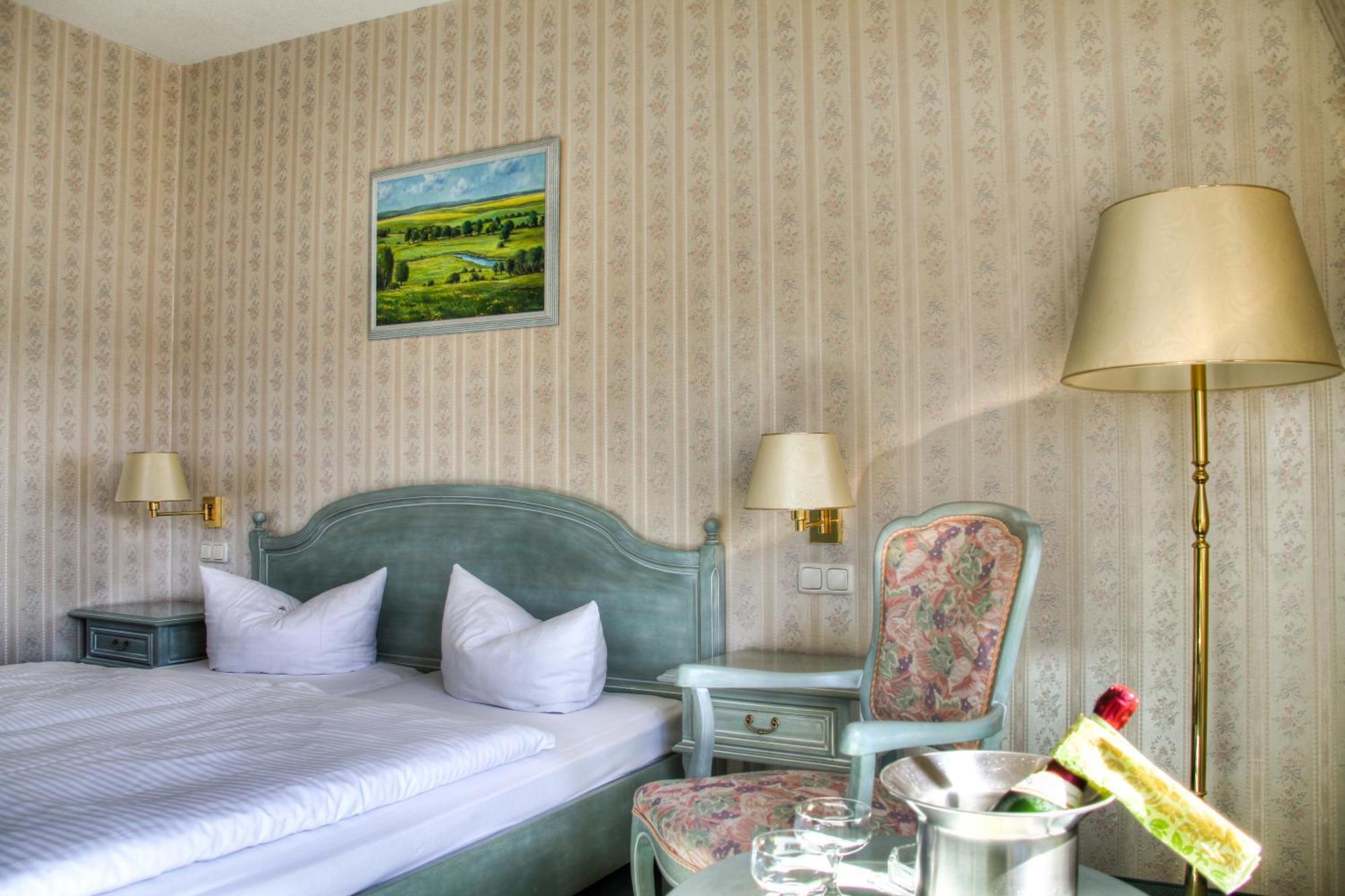 Hotel Am Markt Altentreptow ภายนอก รูปภาพ